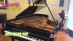 Steinway and Sons B211