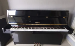 Piano Bekas Yamaha C108