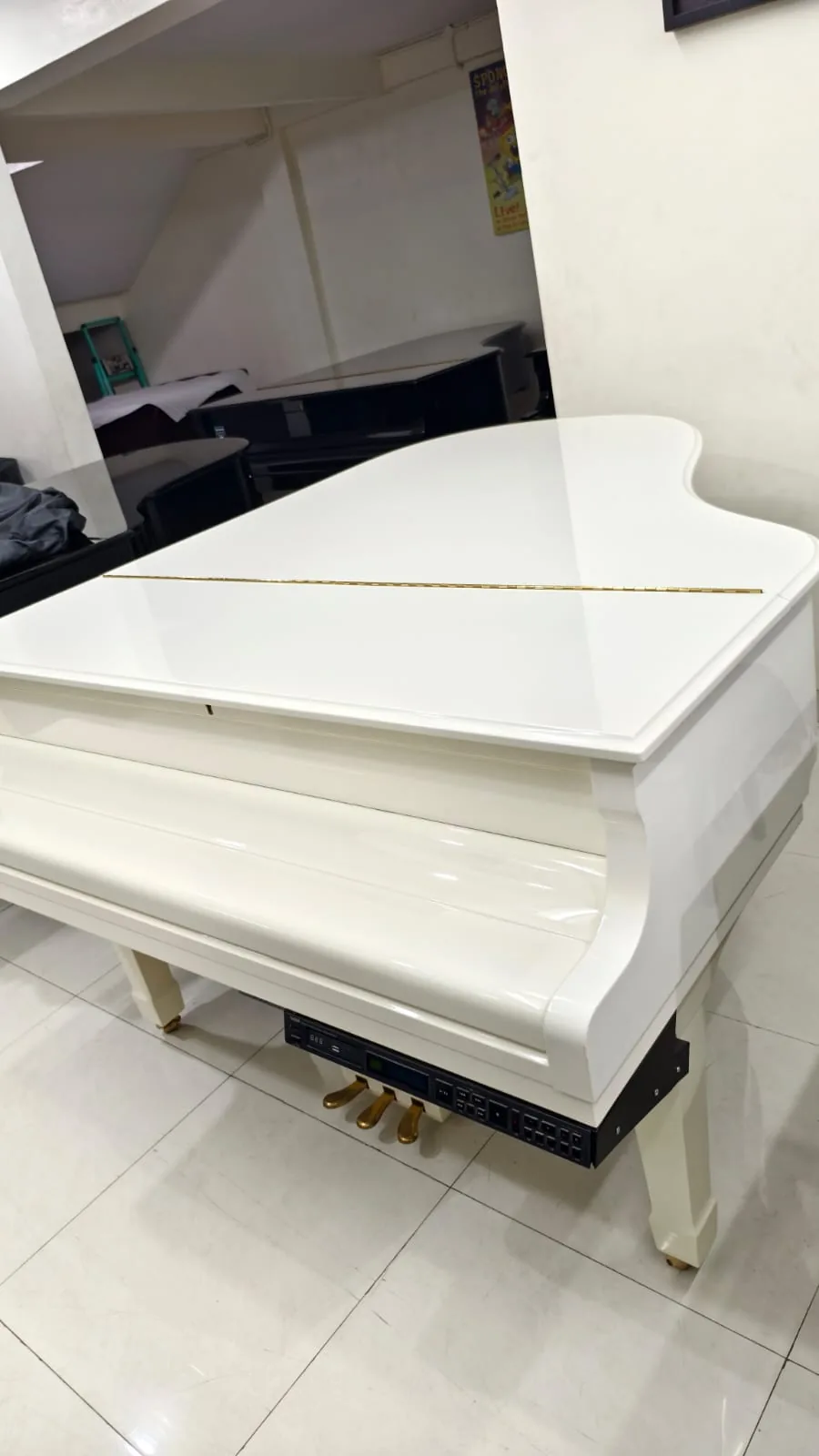 Detail finishing Polished White Yamaha C3 Disklavier