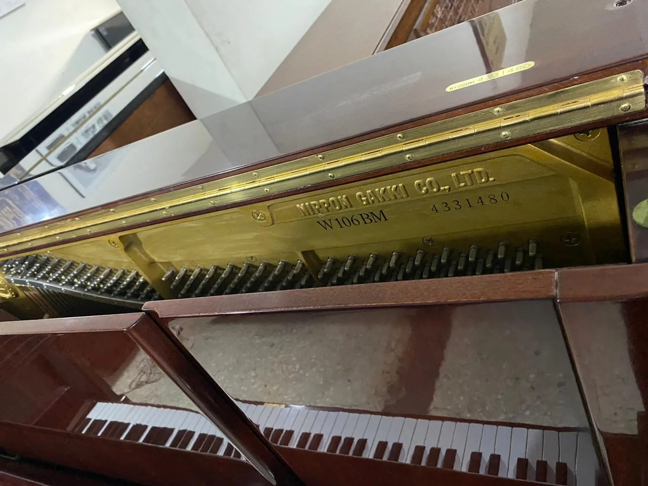 Yamaha W106BM tampak belakang kabinet